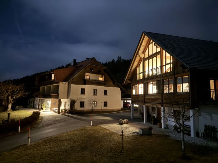 Beleuchtete Ferienwohnungen am Bauernhof